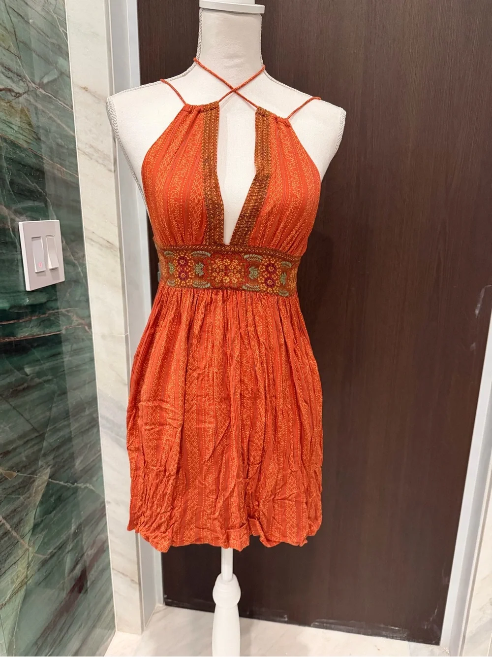 Urban Outfitters Kimchi Blue Rust Halter Mini Dress with Embroidered Waist Sz Xs - Picture 3 of 7